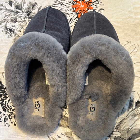 UGG Charcoal Shearling Slippers. Worn one. Size 10 - Picture 2 of 5